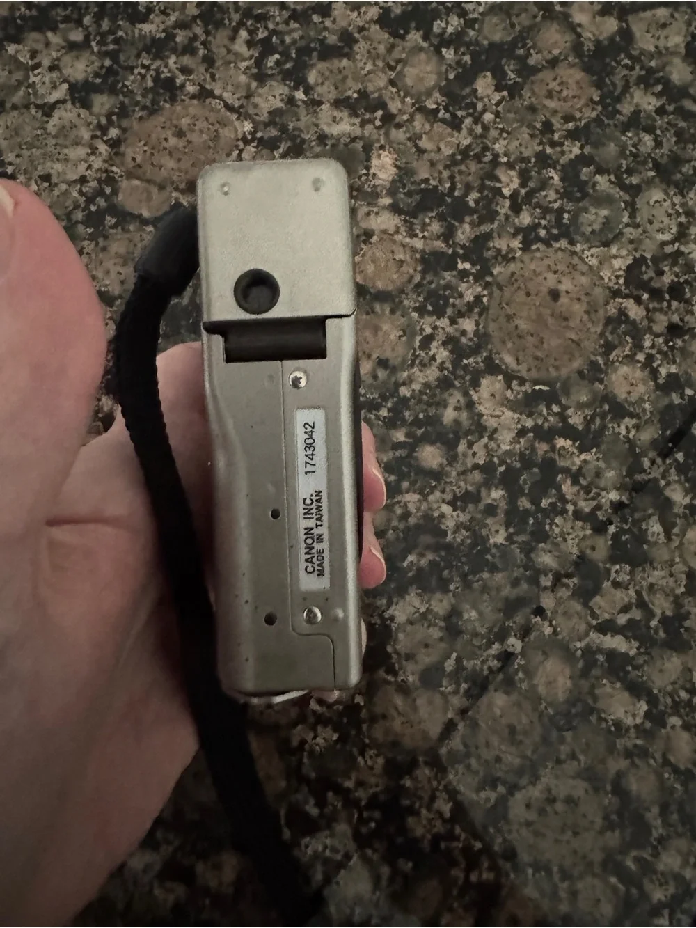 Canon ELPH Compact Camera in Silver with Black Lens